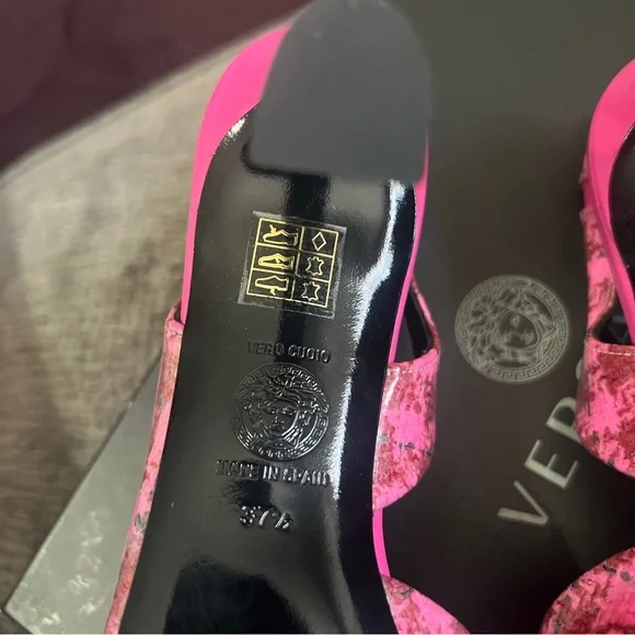 💕SOLD💕 Versace Médusa Insignia Patent Leather Slingback - Picture 9 of 13